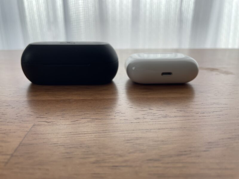 Anker Soundcore Liberty Neo 2とAir podsの高さ比較