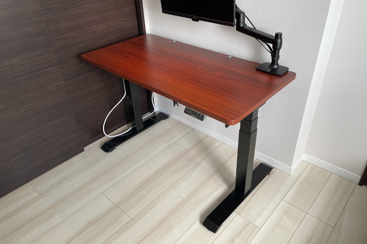 FLEXISPOT E7 マホガニー実機レビュー｜電動昇降デスクを3年使った