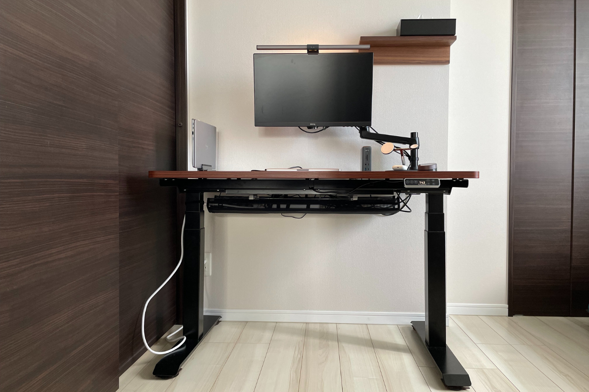 FLEXISPOT E7 マホガニー実機レビュー｜電動昇降デスクを3年使った