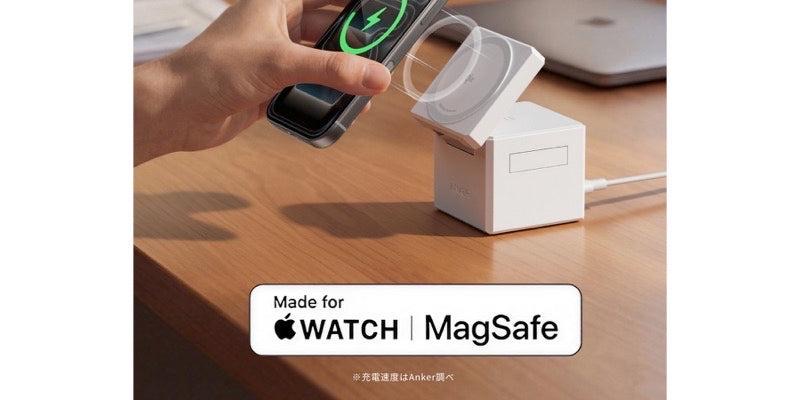 Anker 3-in-1 Cube with MagSafe をデスク上で使用しているシーン