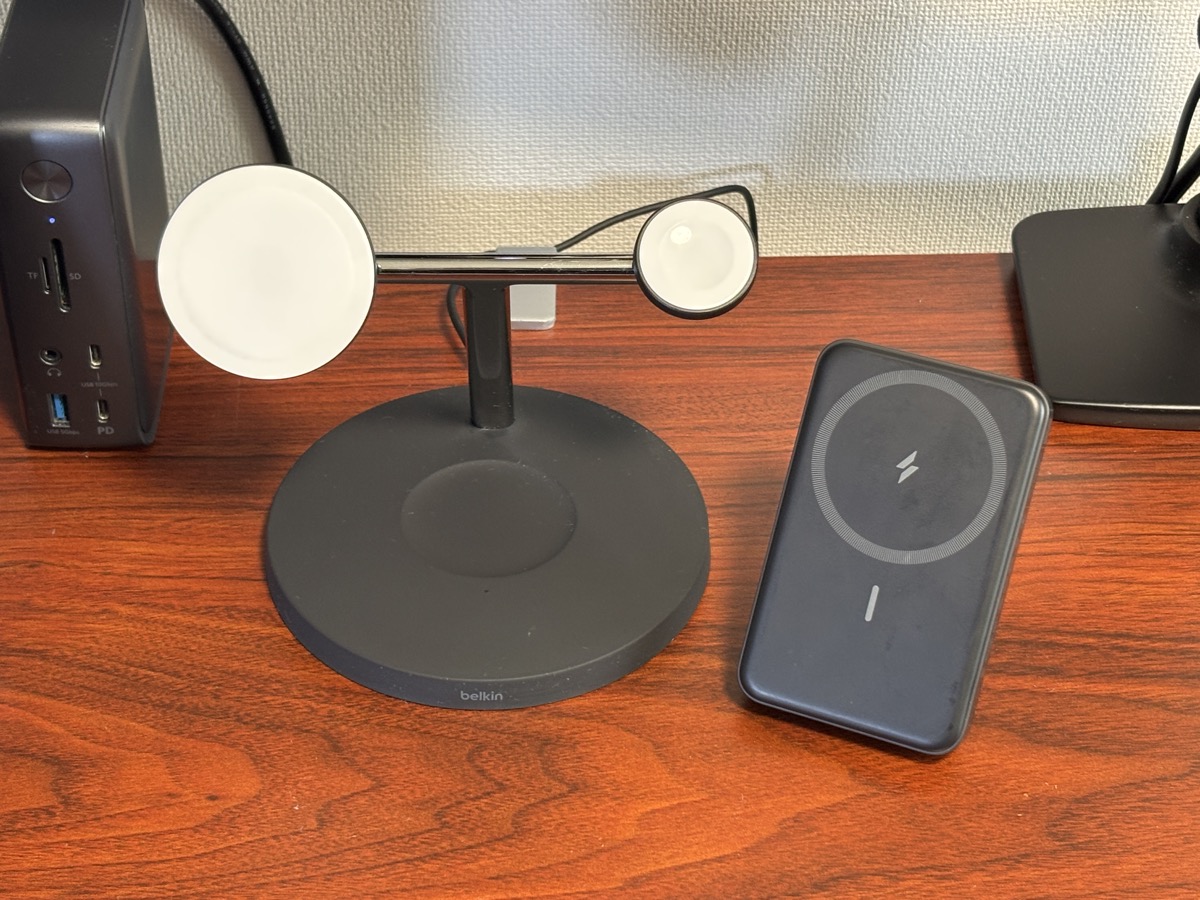 Anker 633 Magnetic Battery と Belkin BoostCharge Pro MagSafe 3-in-1 の並列比較