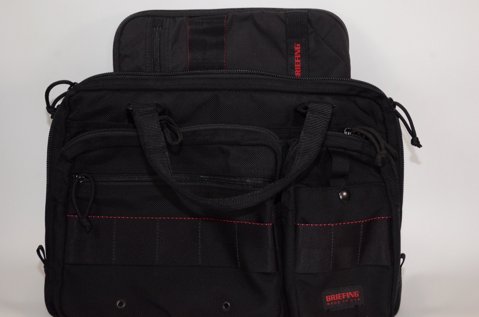 BRIEFING PC CASE TALL と ATTACK PACK の世界観