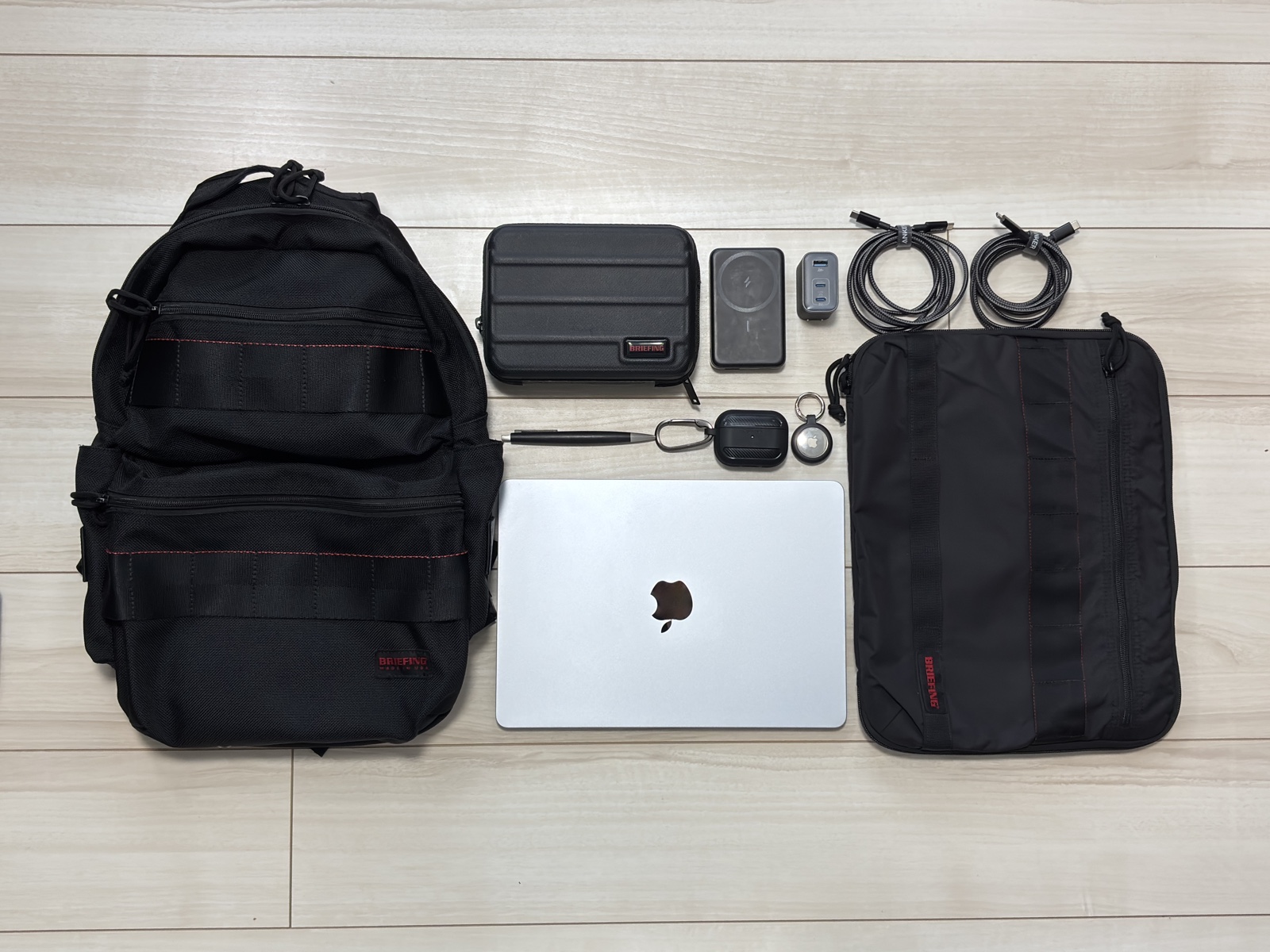 BRIEFING ATTACK PACKのEDC全装備を展開した俯瞰