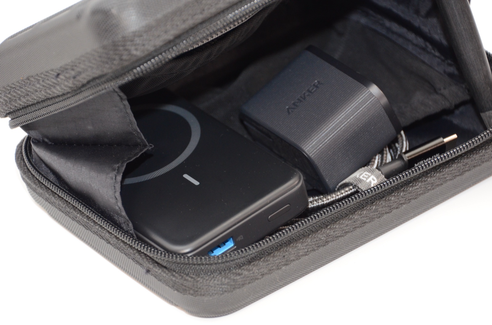 H-MOBILE CASEの中身を全展開した状態