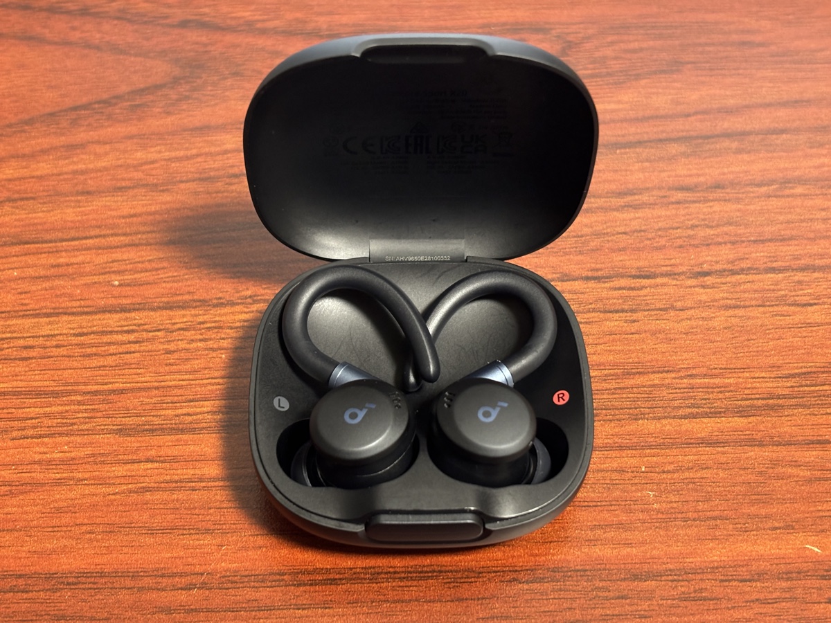 Anker Soundcore Sport X20 筆者私物の実機デスクカット(約2年使用)