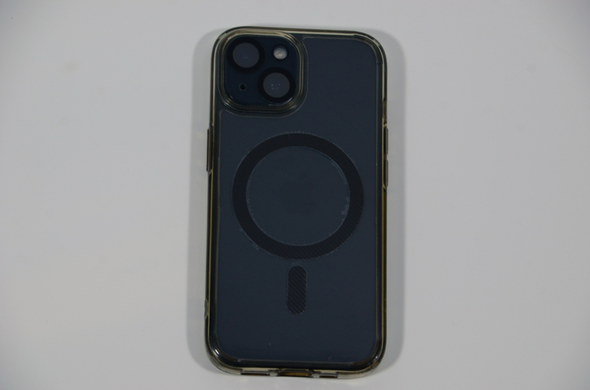 2年使用のACS06805。iPhone 15に装着した状態