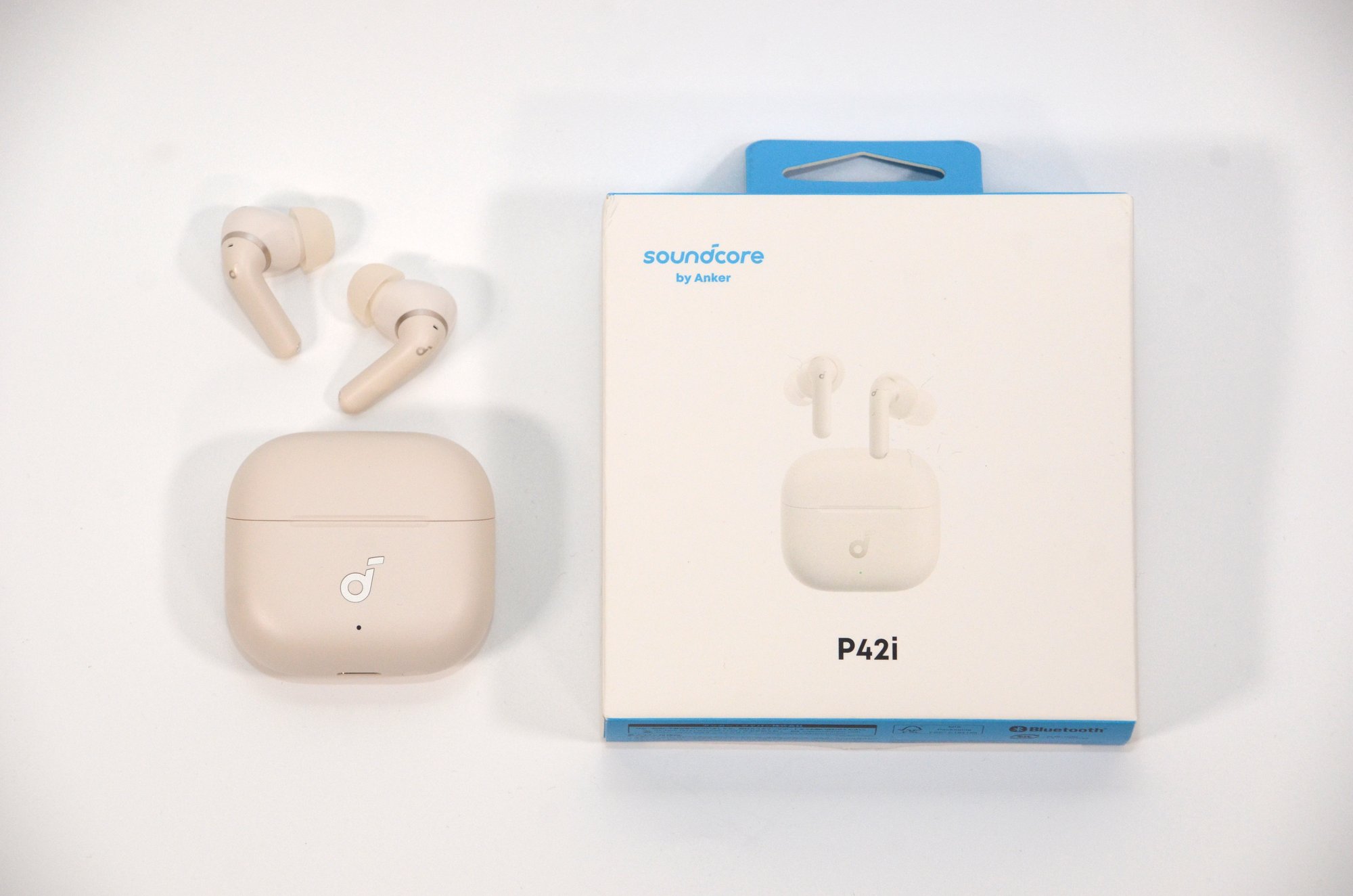 Soundcore P42i 箱と本体（オフホワイト）