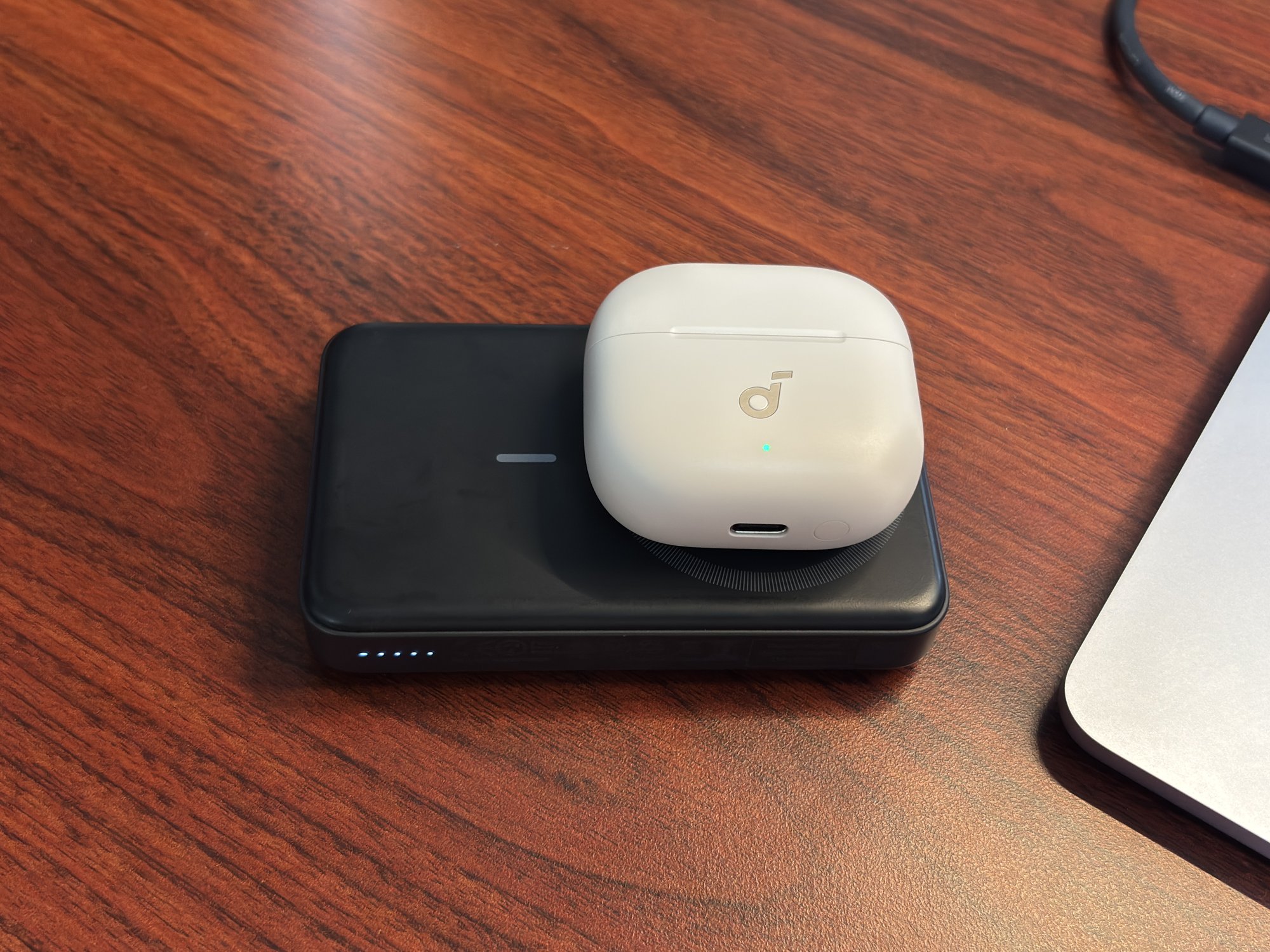 Soundcore P42i をAnker 633 MagGoでワイヤレス充電