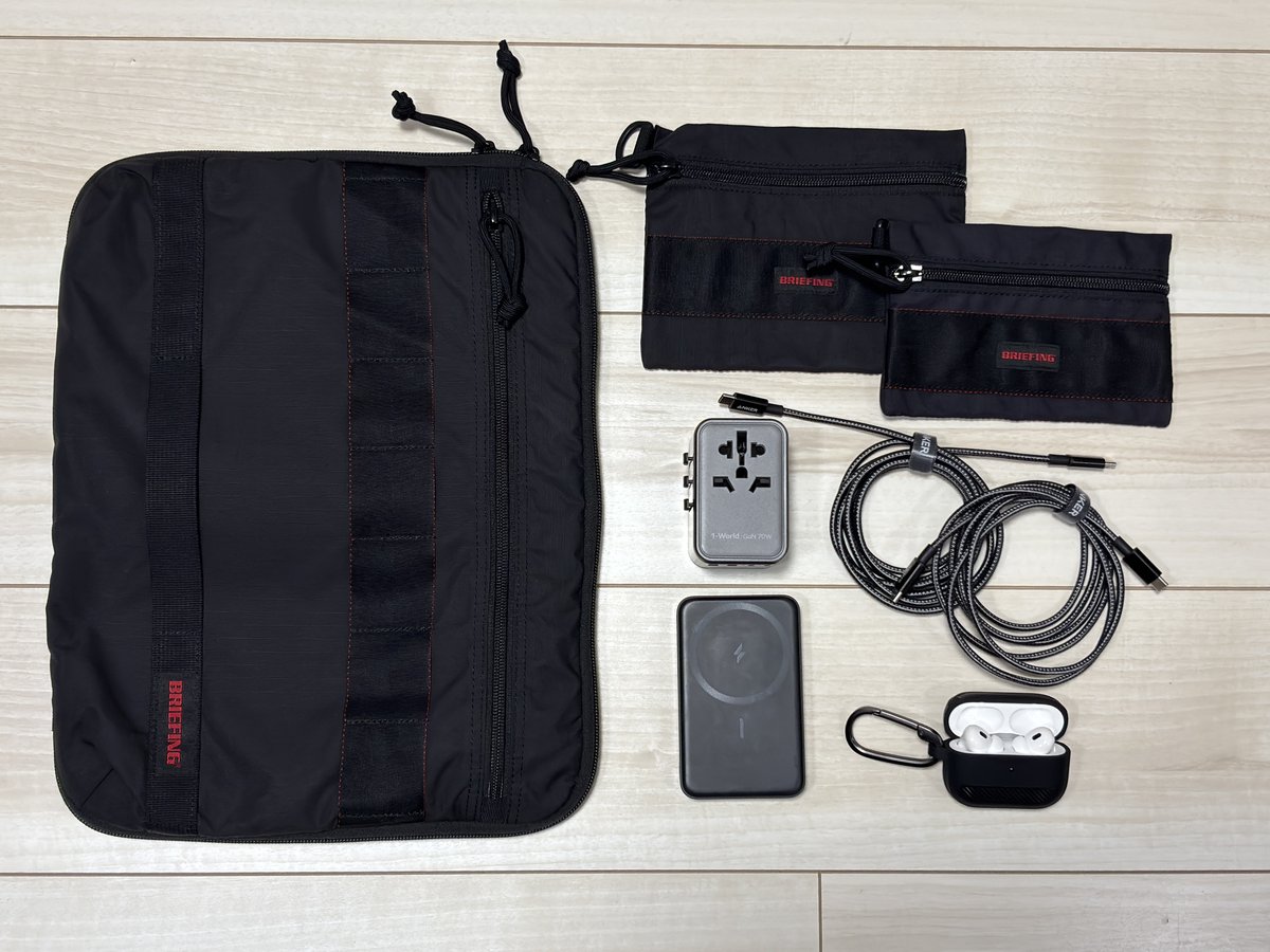 ガジェット&PC周辺の装備一式(PC CASE TALL・ポーチ・AirPods Pro 2など)