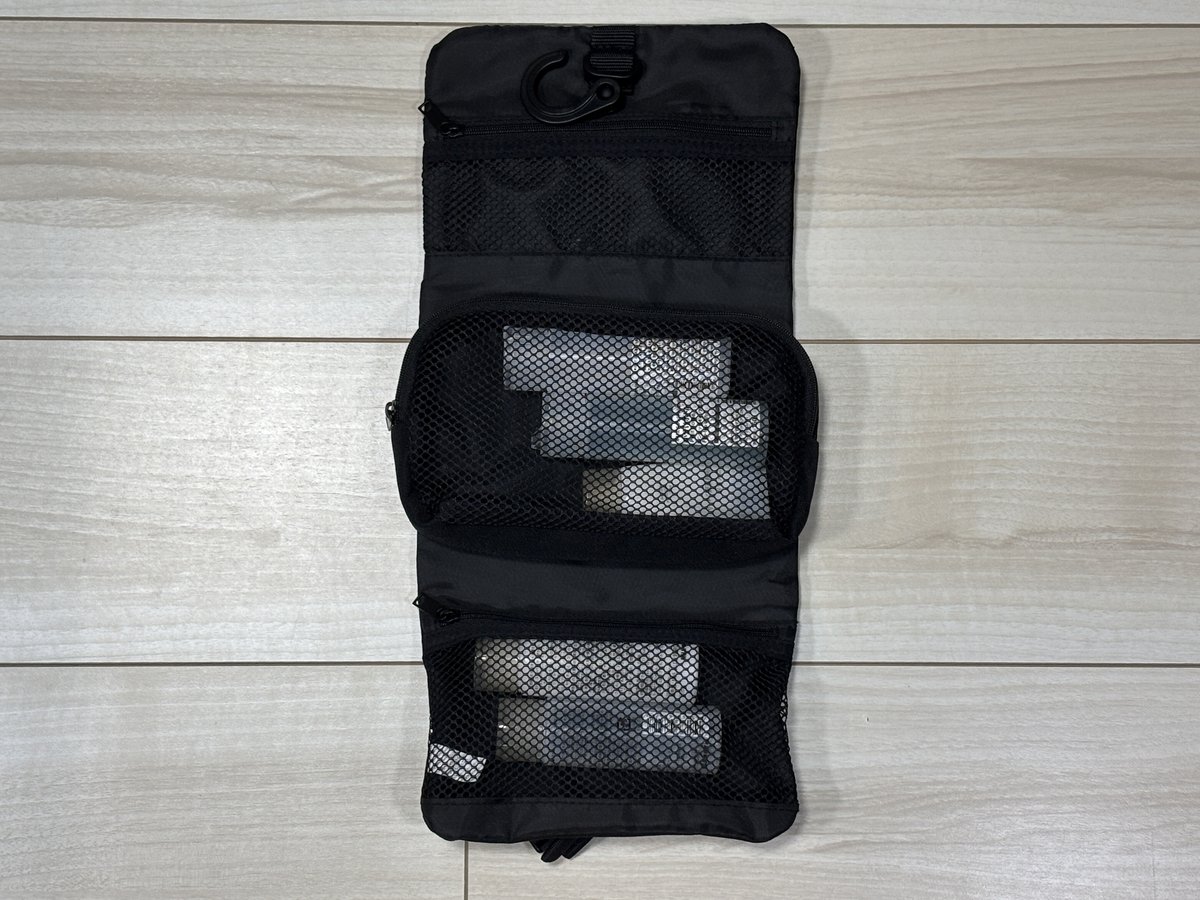 無印良品 吊るして使えるポーチ(開いた状態・洗面用具を収納)