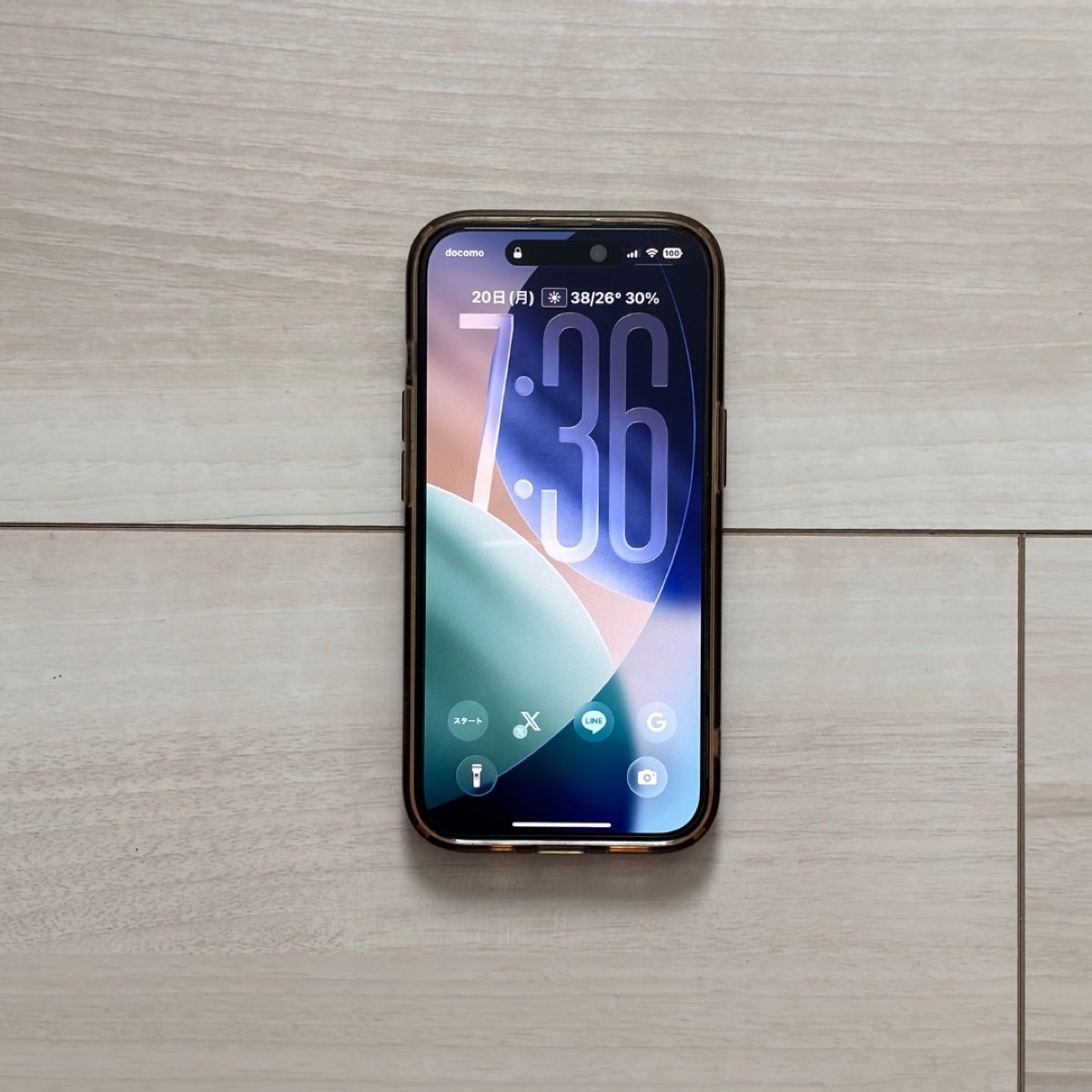 フィルムとケースを交換して復帰したiPhone本体。画面もボディも無傷