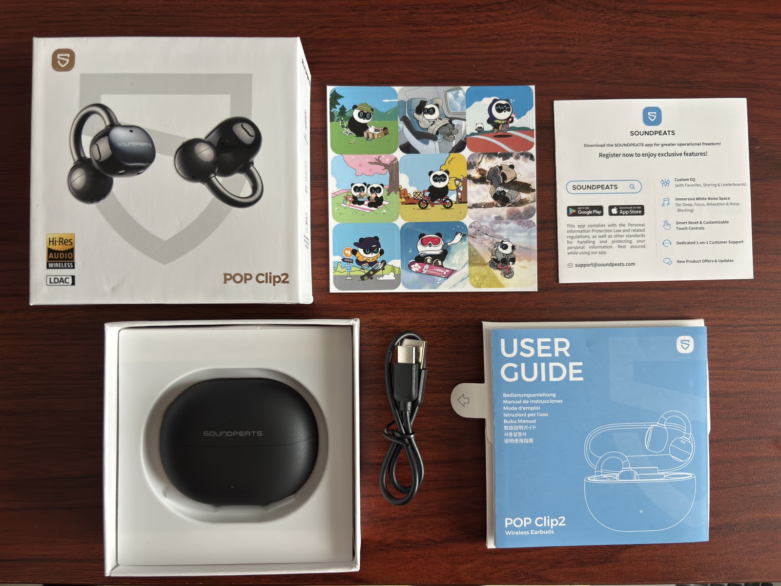 SOUNDPEATS UU2イヤーカフの同梱物一式。POP Clip2表記のパッケージ、充電ケース、USB-Cケーブル、ユーザーガイド、ステッカー