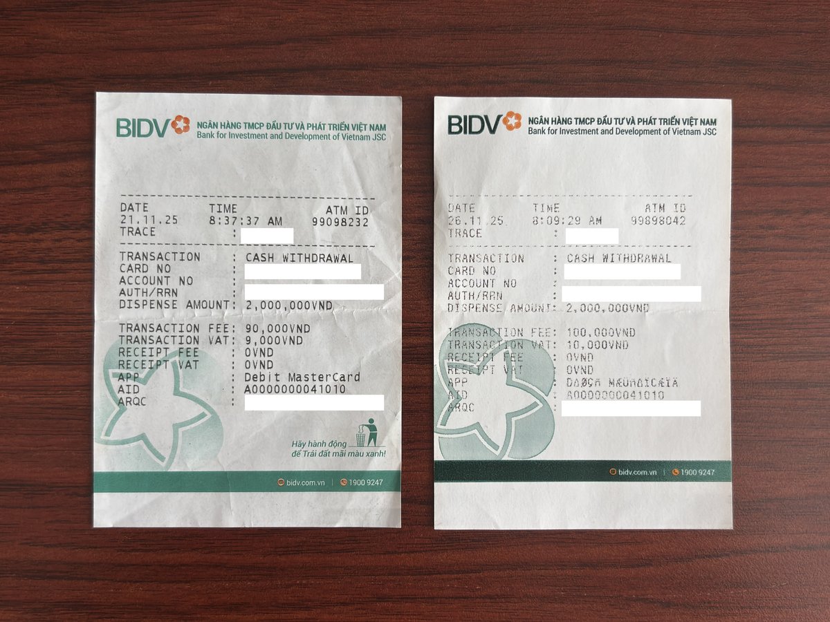 BIDVのATMで200万ドンを引き出した際のレシート2枚。手数料は90,000ドンと100,000ドン