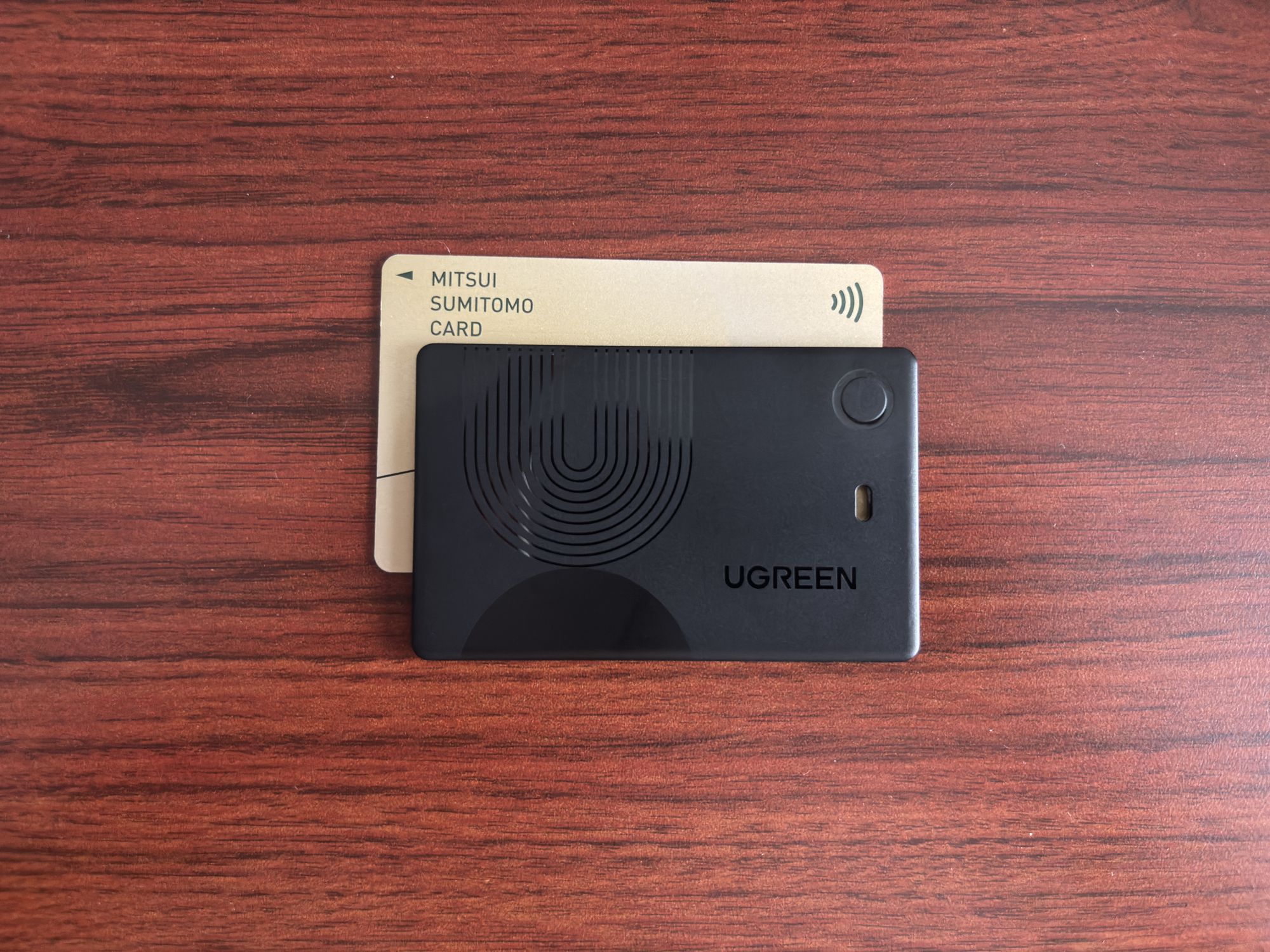 三井住友カード（NL）とUGREEN FineTrack Slimを重ねたところ