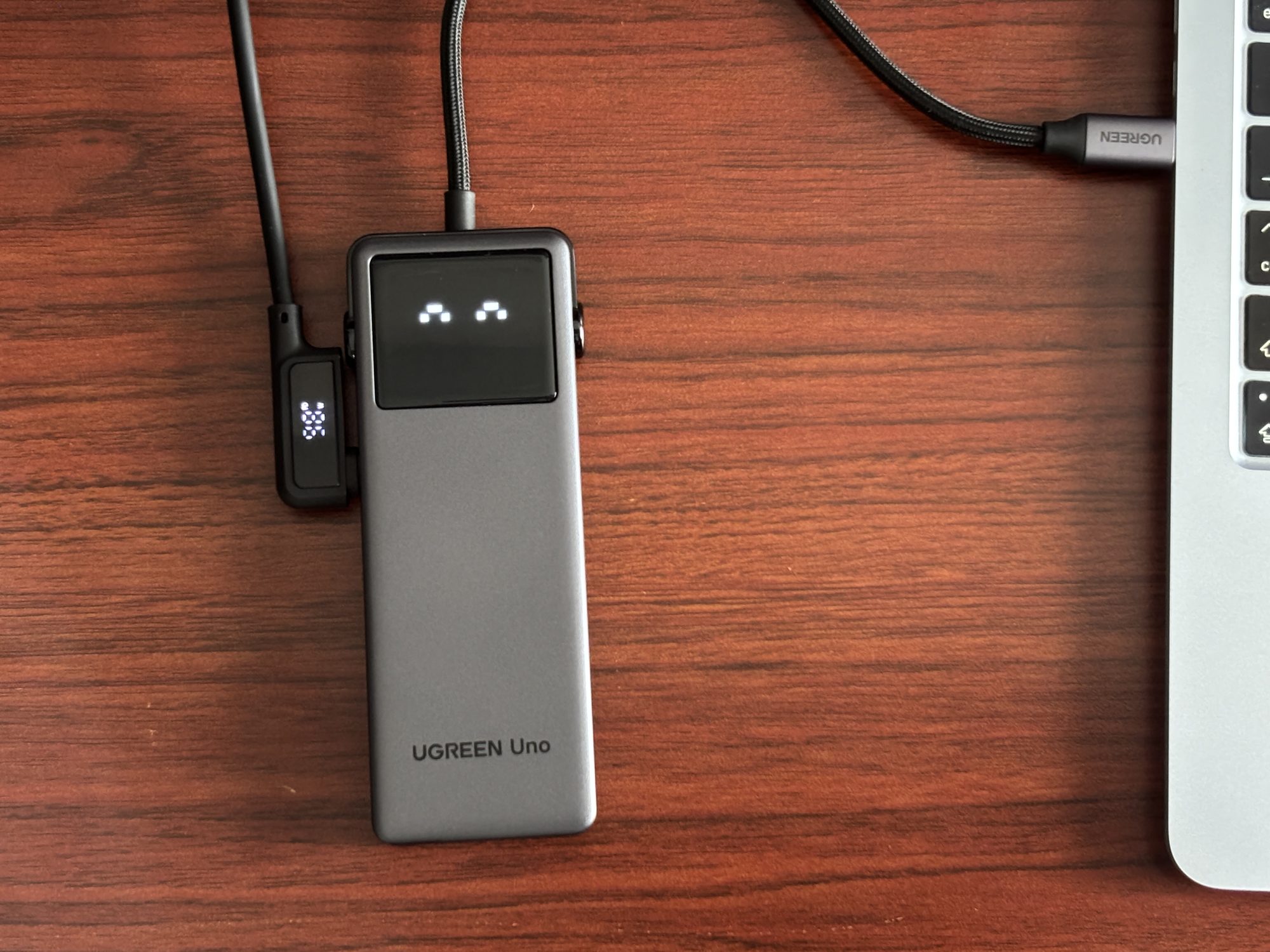 CIOケーブルの液晶でW数を測っているところ