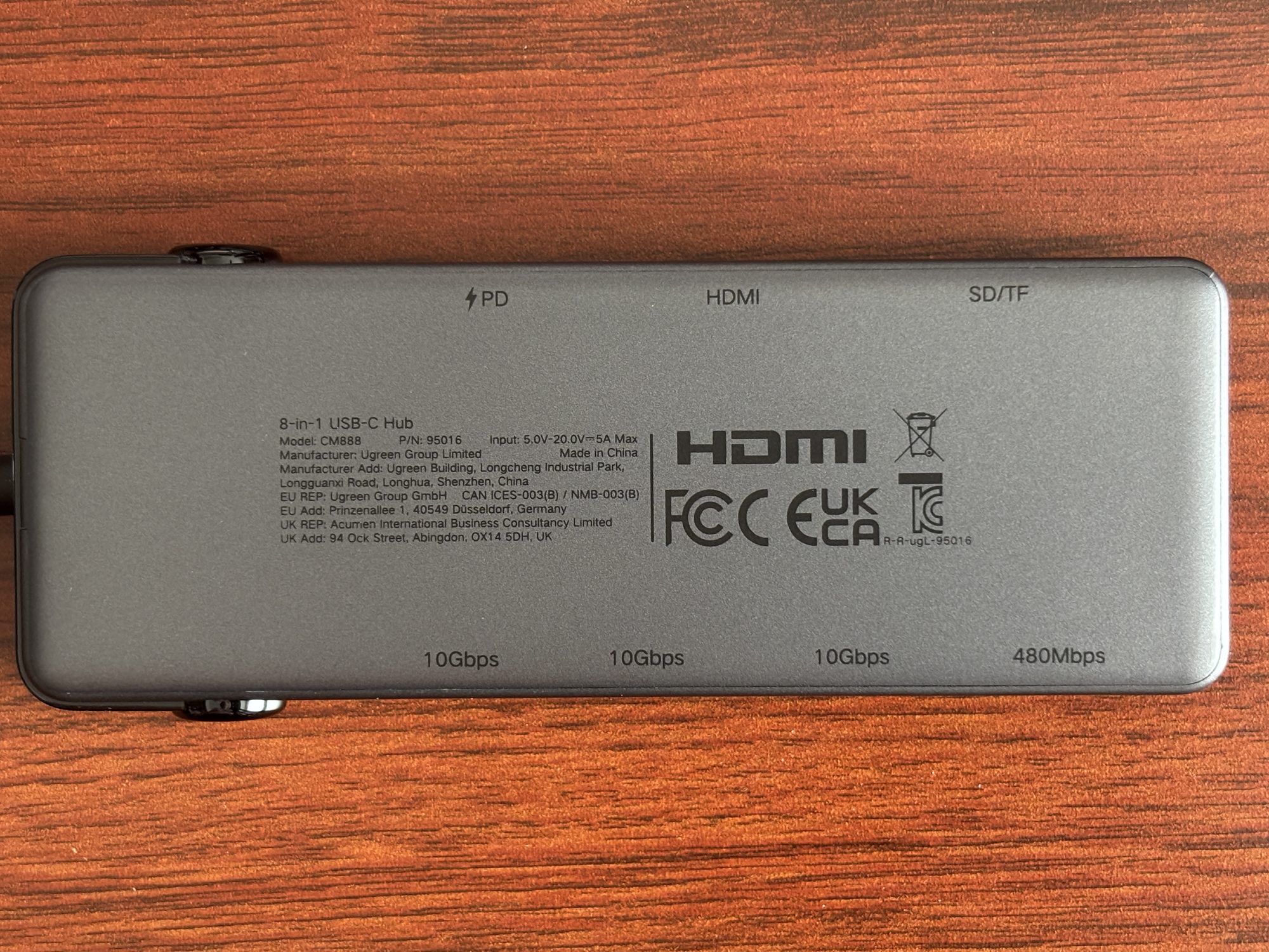 本体裏の刻印。10Gbps×3と480Mbps×1、Model CM888