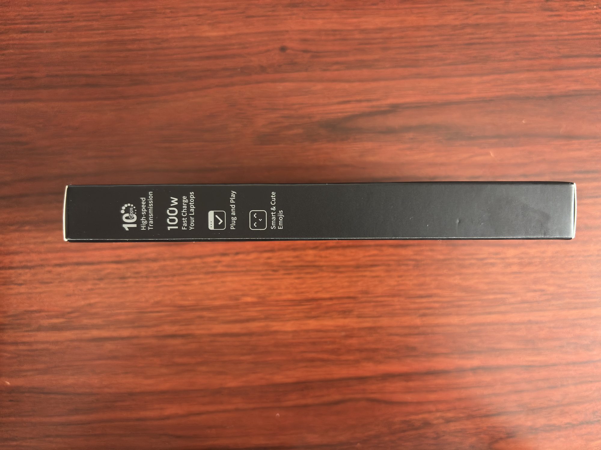 箱側面の10Gbps High speed・100W Max Power表記
