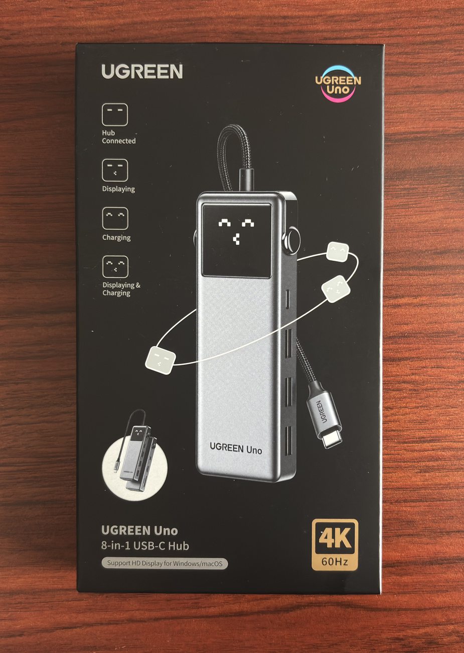 UGREEN 8-in-1ハブの箱の表。UGREEN Uno 8-in-1 USB-C Hubと印刷されている
