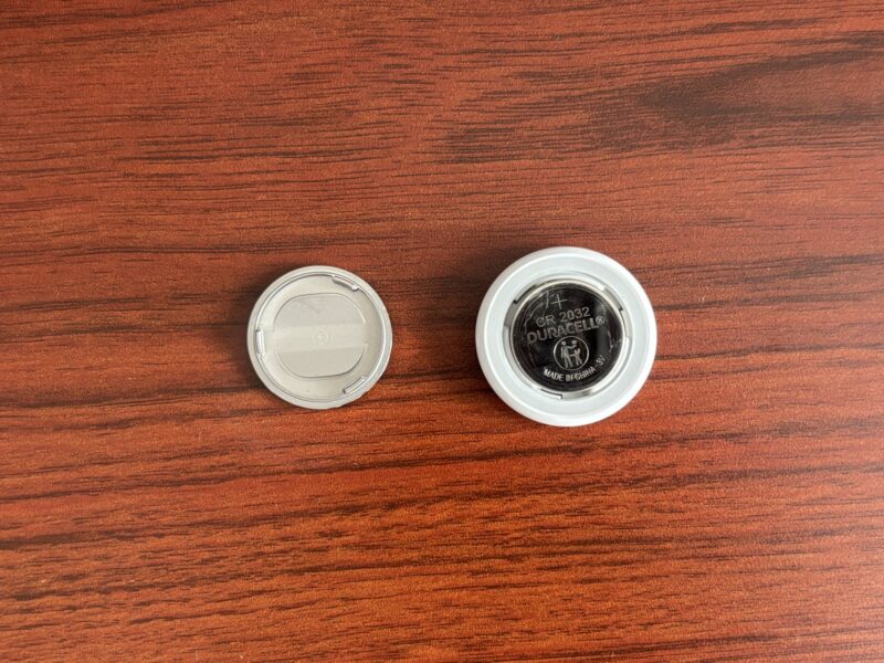 AirTag初代に入っていた電池。DURACELLのCR2032（3V・MADE IN CHINA）