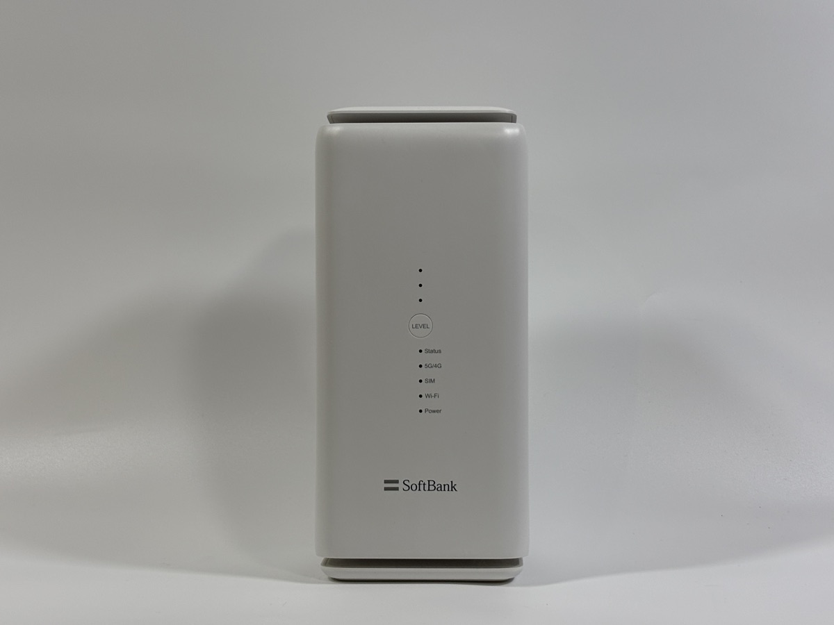 ソフトバンクエアーのターミナル（Airターミナル5）を正面から