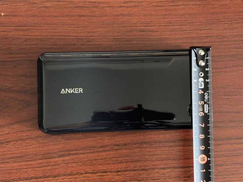 Anker Zoloの幅を定規で測った様子