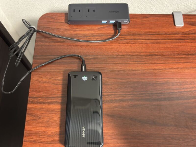 Anker Nano Power StripからAnker Zoloを充電している様子