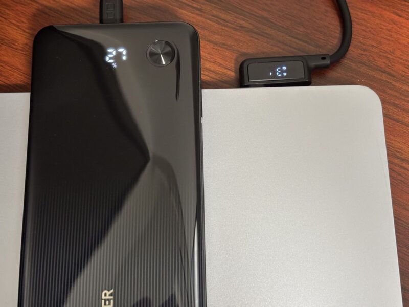 MacBookが80%を過ぎて、給電が3Wに落ちた時のケーブル表示