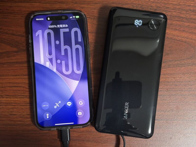 iPhone 15が100%になった時点で、Anker Zoloの残量は80%