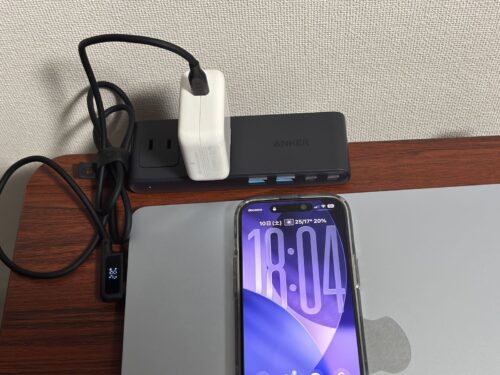 純正30WでMacBook Airの充電を始めた時のケーブルの表示28W