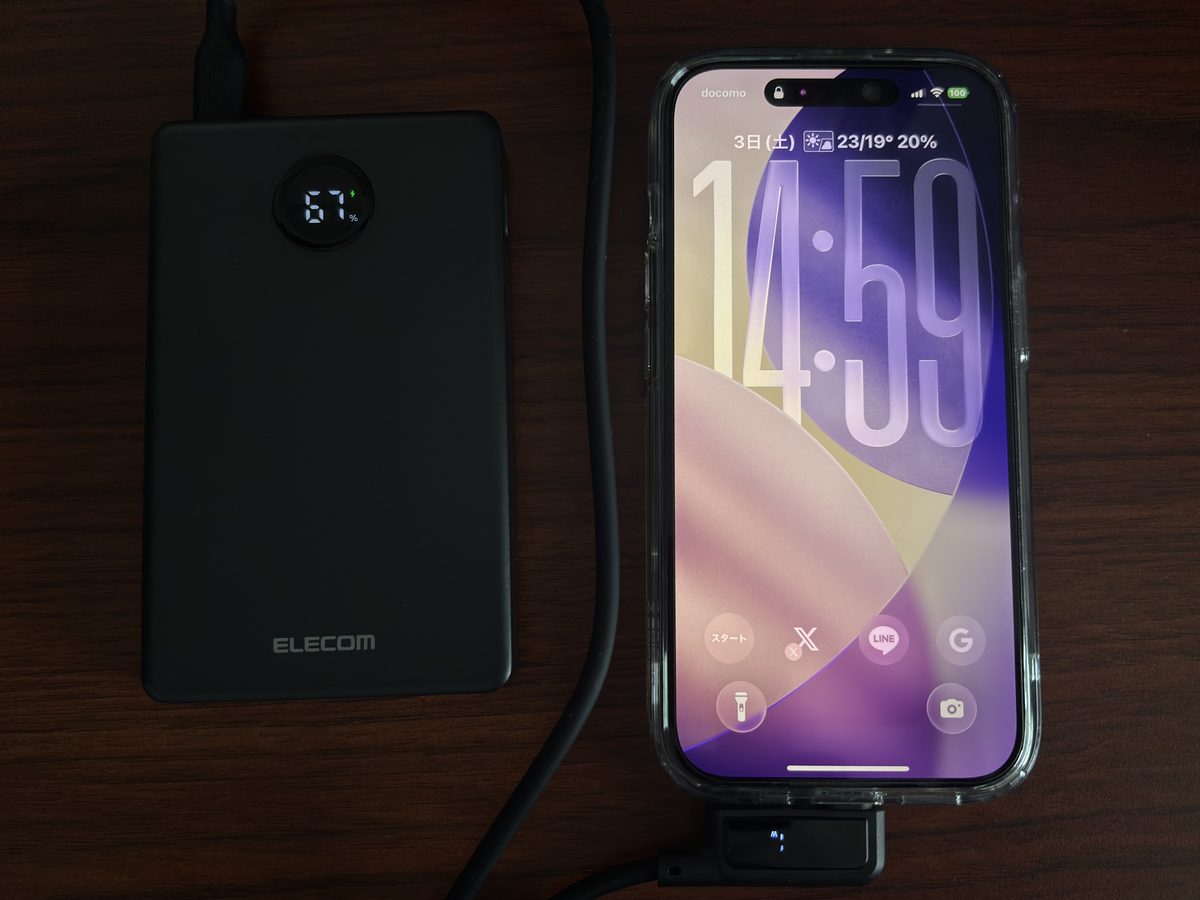 iPhone 15が100%になった時の画面。EC-C61MNは67%