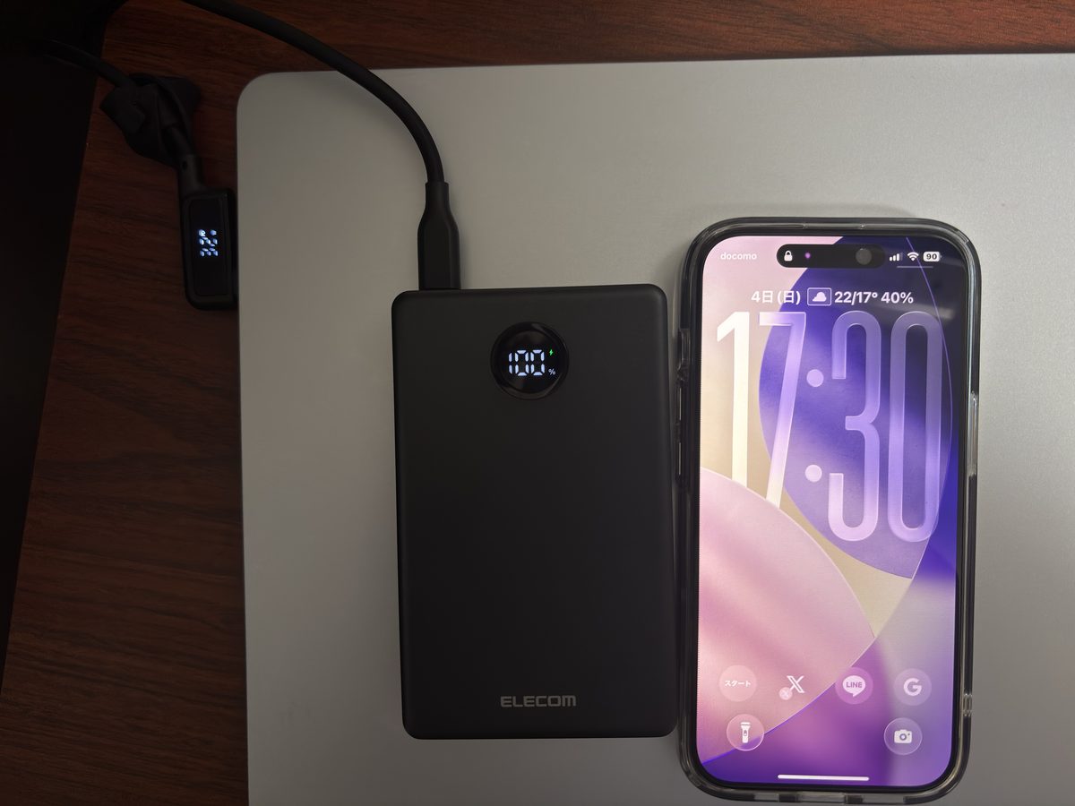 EC-C61MNからMacBook Airに給電を始めた時。ケーブルの表示32W
